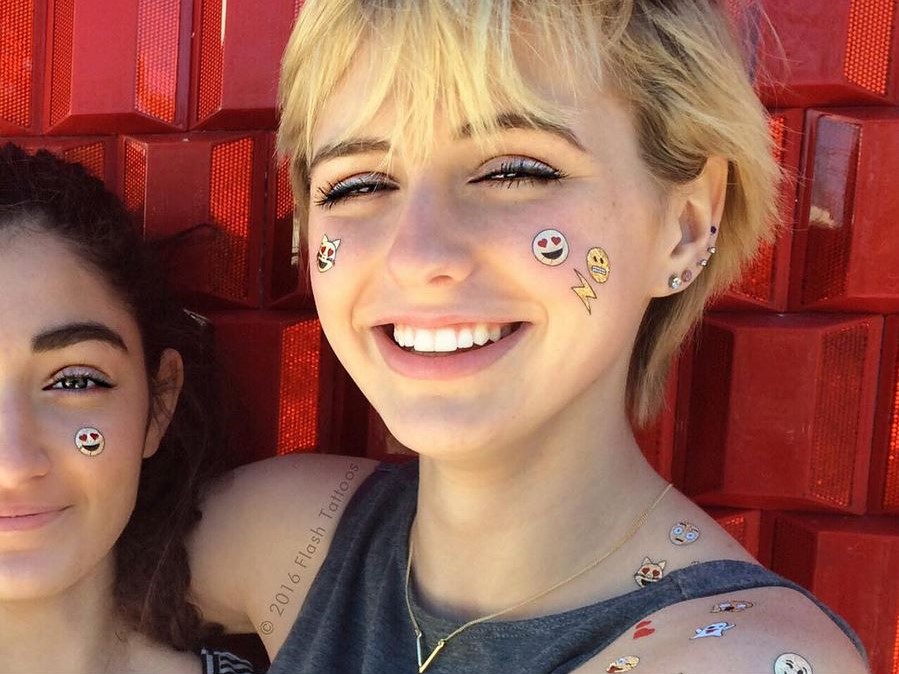 Emoji Flash Tattoos – hit w zdobieniu ciała na lato 2016